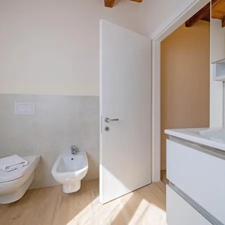 Apartmentsgarda - Loggia Liberta * Garda (Verona)